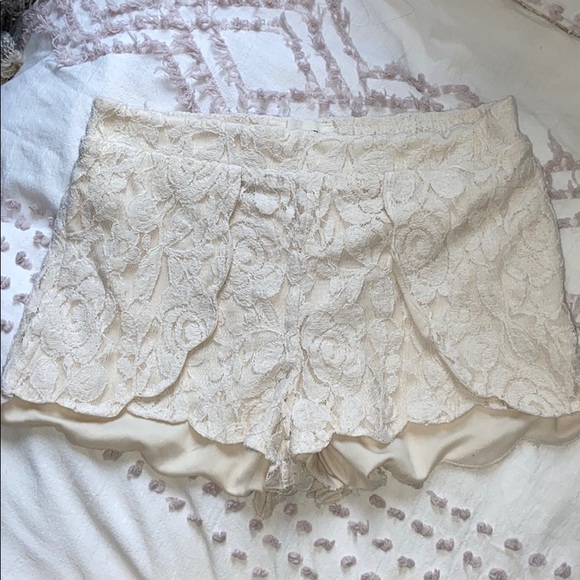 Lady’s Shorts Bundle - Picture 2 of 5